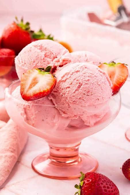 Strawberry ice cream (1 Scoop)